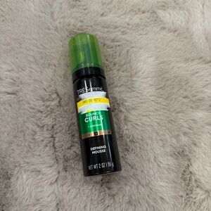 TRESemmé Bouncy Curls + Coconut Defining Mousse - New - 2 Oz